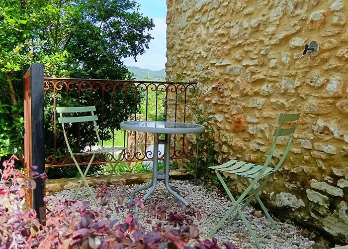 Gite Independant Avec Terrasse Saluces